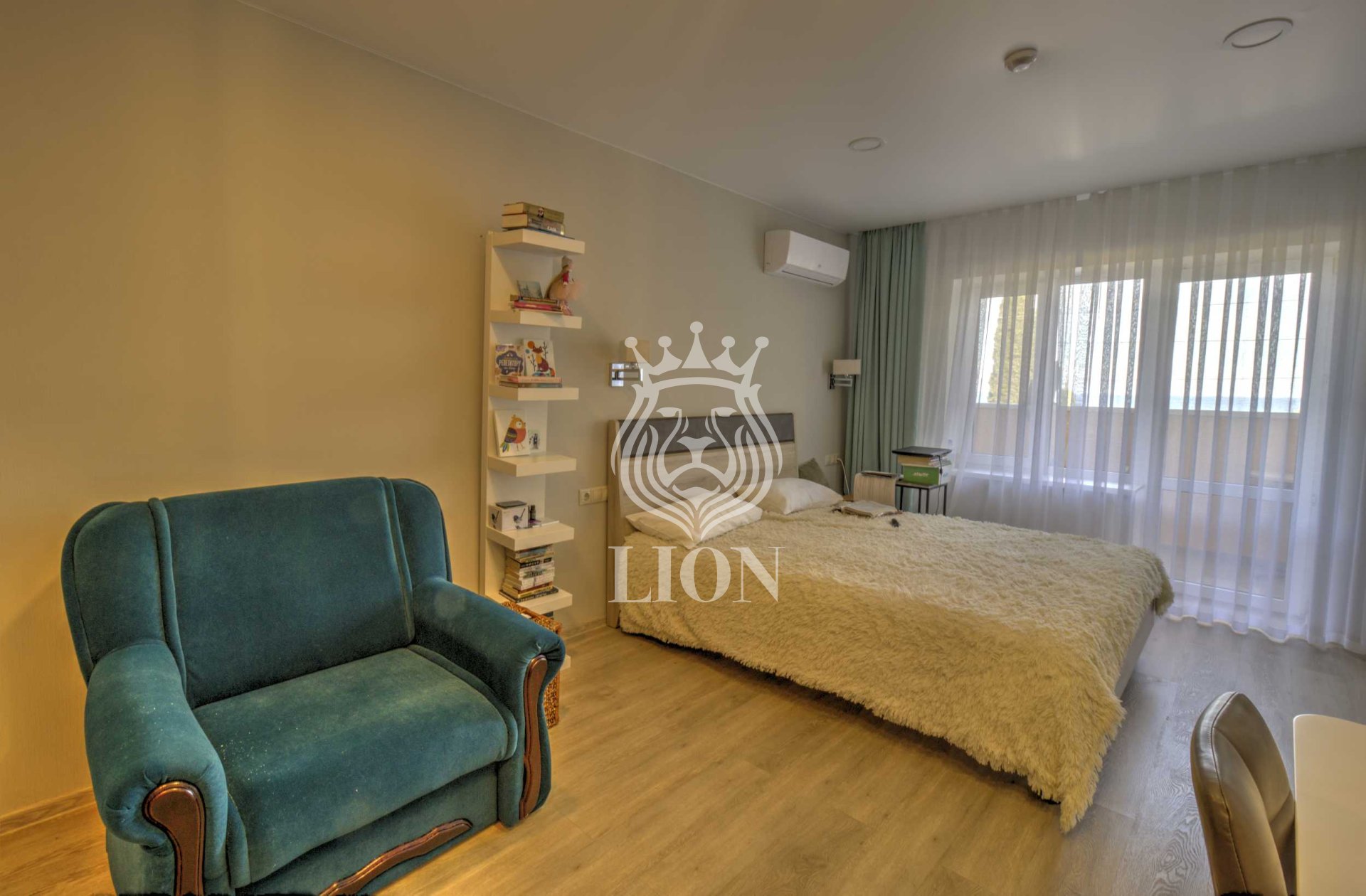 10-к апартаменты 283 м² 2/3 эт., Набережная — фото 18