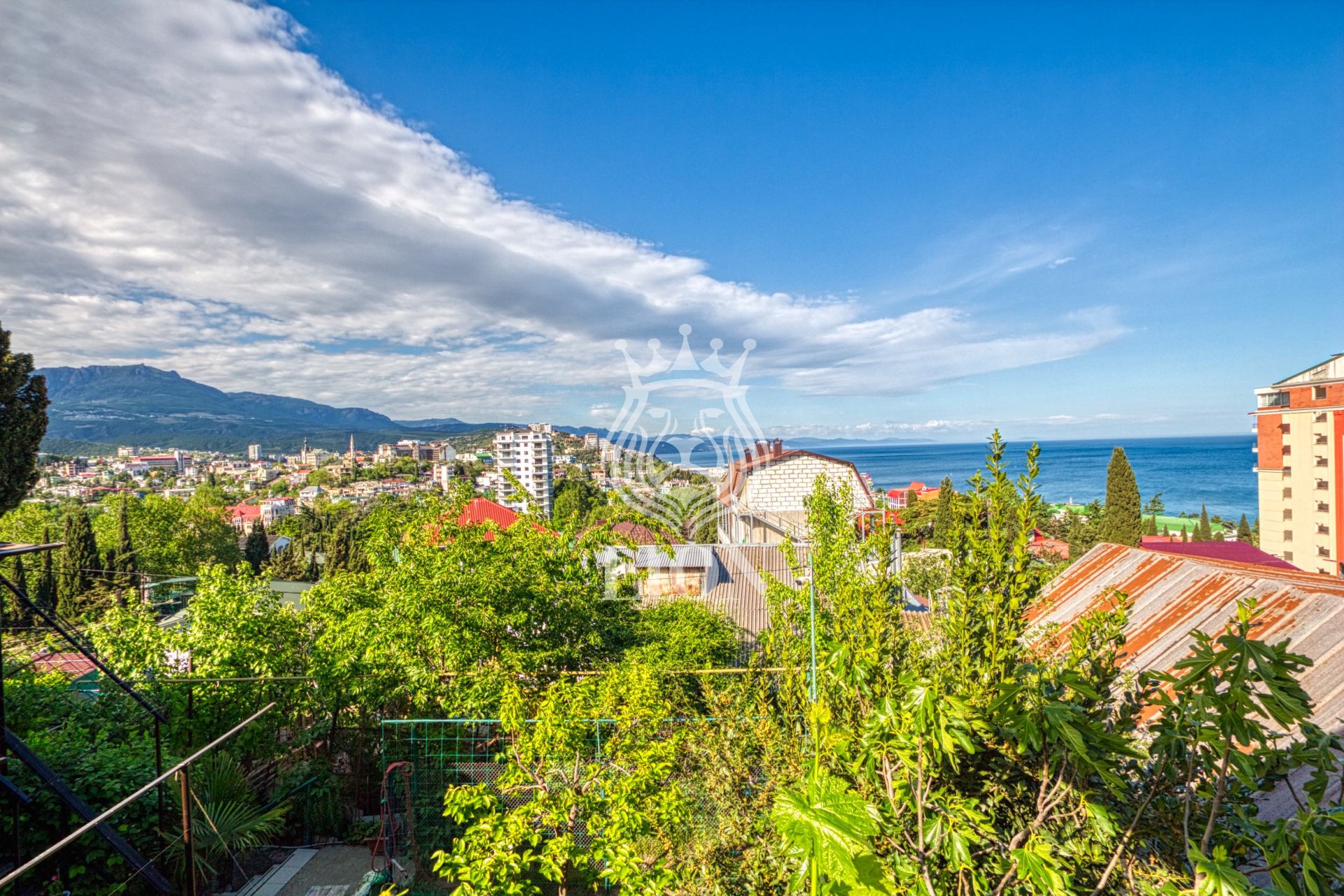 Дом 174 м² на 4.54 сот., Алушта — фото 1