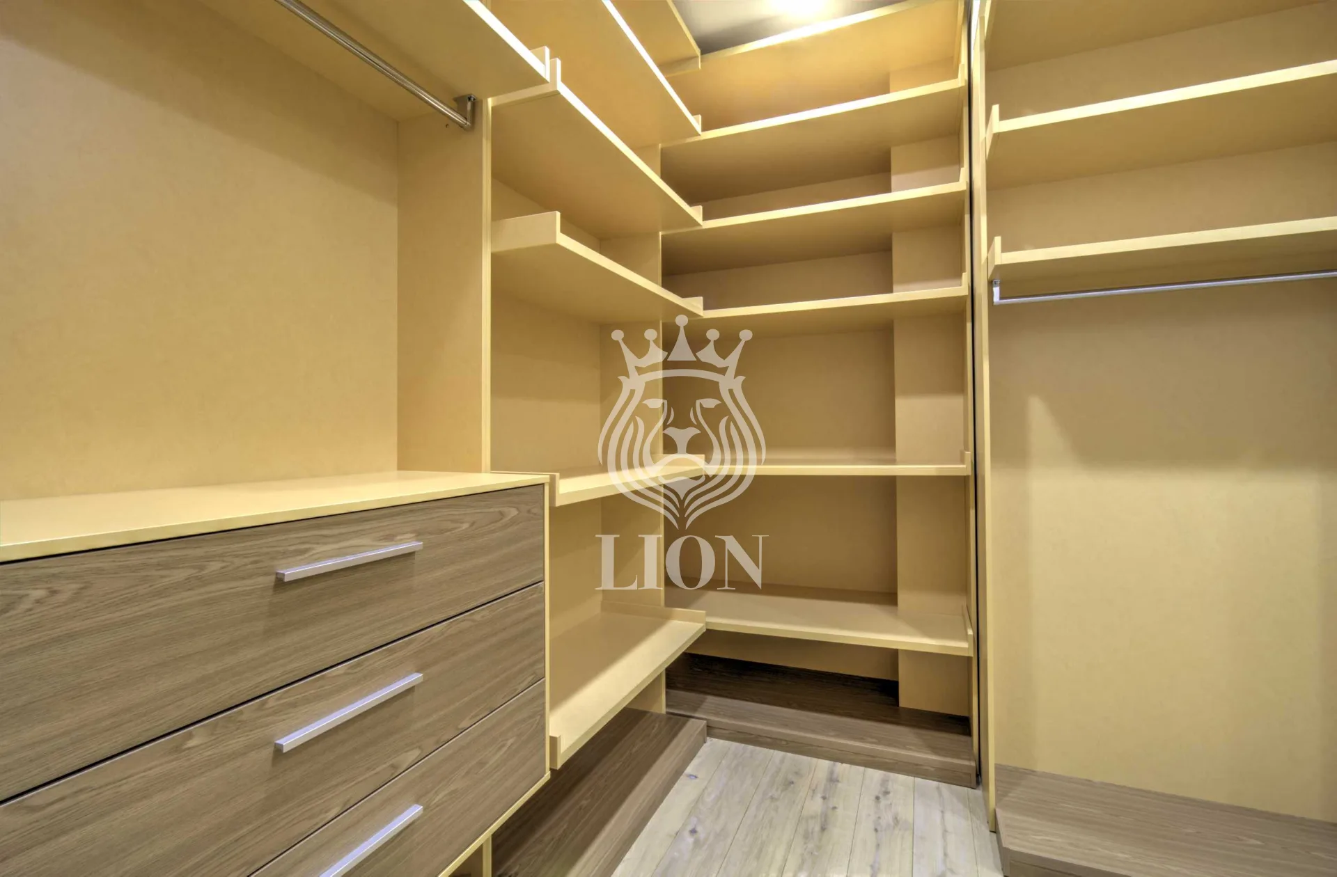 3-к апартаменты 170 м² 2/7 эт., Парковая