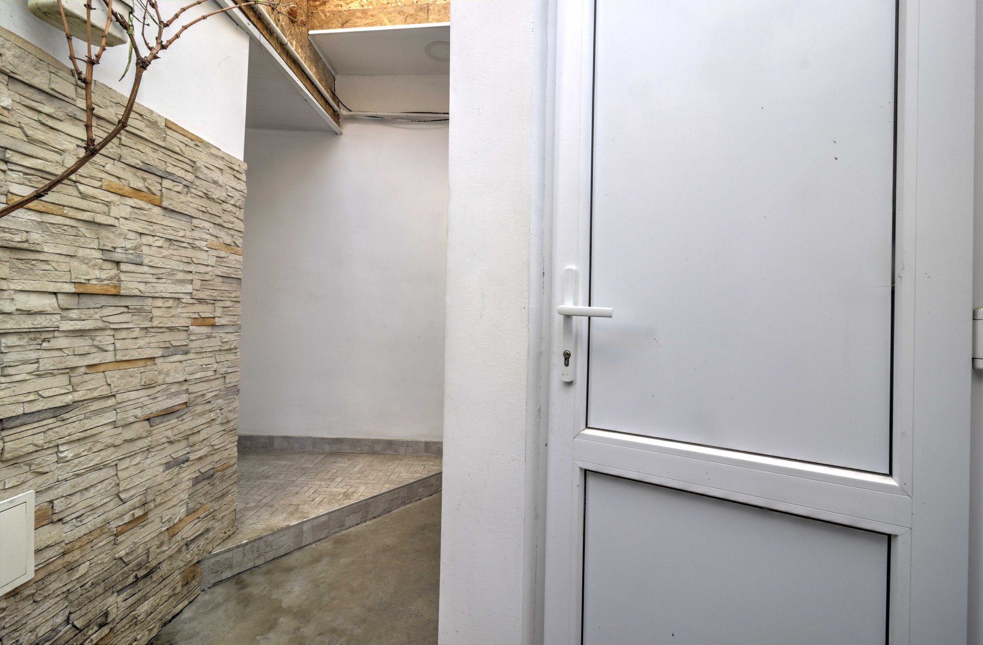 2-к квартира 57 м² 1/2 эт., Пуцатова — фото 2