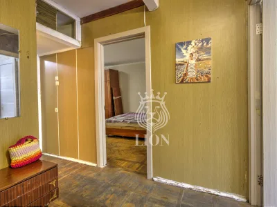 2-к квартира 57 м² 2/5 эт., Виноградная