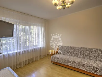 3-к квартира 65 м² 3/5 эт., Октябрьская — миниатюра 10