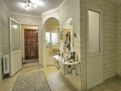 2-к квартира 79.1 м² 2/5 эт., Октябрьская