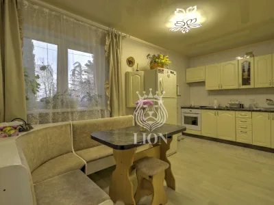 2-к квартира 79.1 м² 2/5 эт., Октябрьская — миниатюра 3
